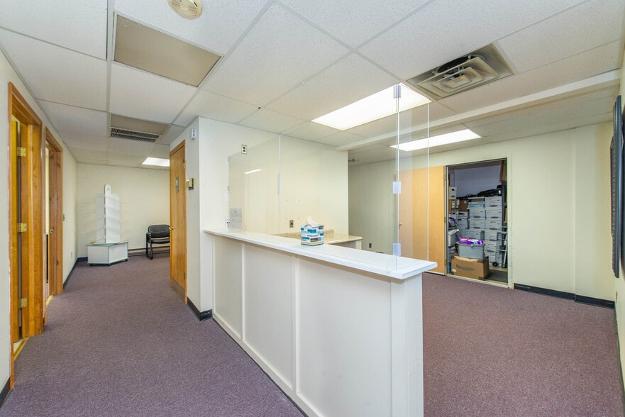 More Photos Of 125 Newton Sparta Rd, Newton Office For Lease