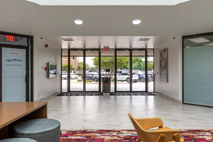 More Photos Of 17110 N Dallas Pky, Dallas Office For Lease