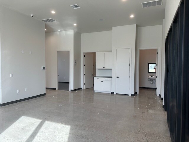 More Photos Of 1010 S Santa Fe Ave, Moore Office For Sale