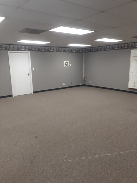 More Photos Of 5529 Dial Dr, Granite City Office For Lease