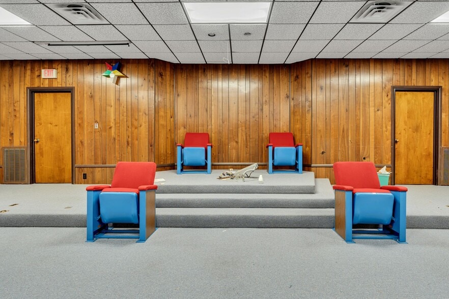 More Photos Of 210 Woodruff St, Madison Specialty For Sale