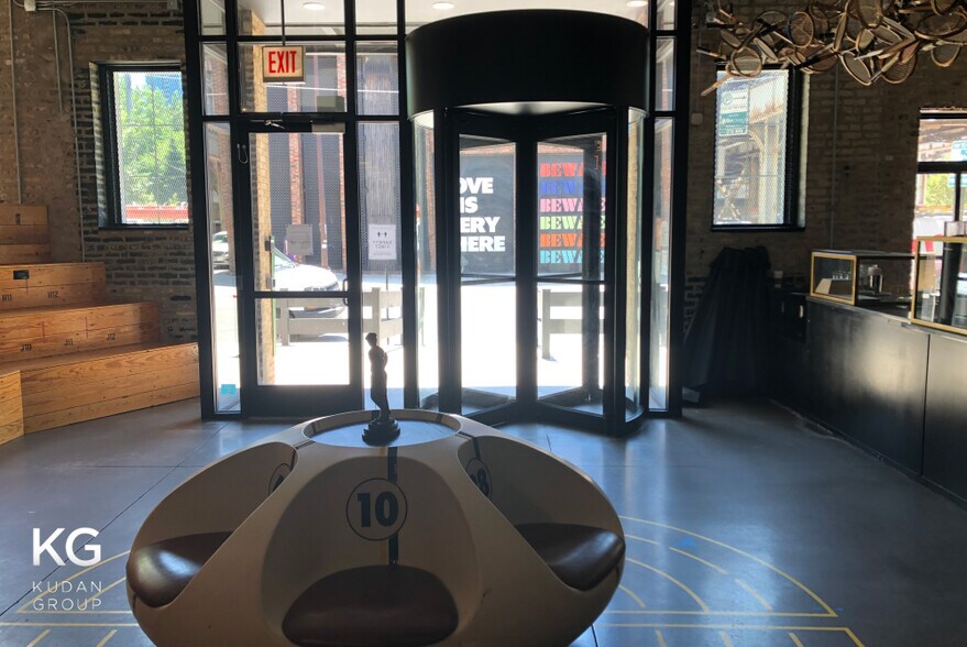 More Photos Of 312 W Chestnut St, Chicago Hospitality For Sale