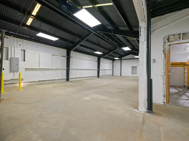 More Photos Of 2215 Randolph St, Huntington Park Manufacturing For Sale