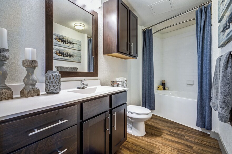More Photos Of 403 E Koenig Ln, Austin Apartments For Lease