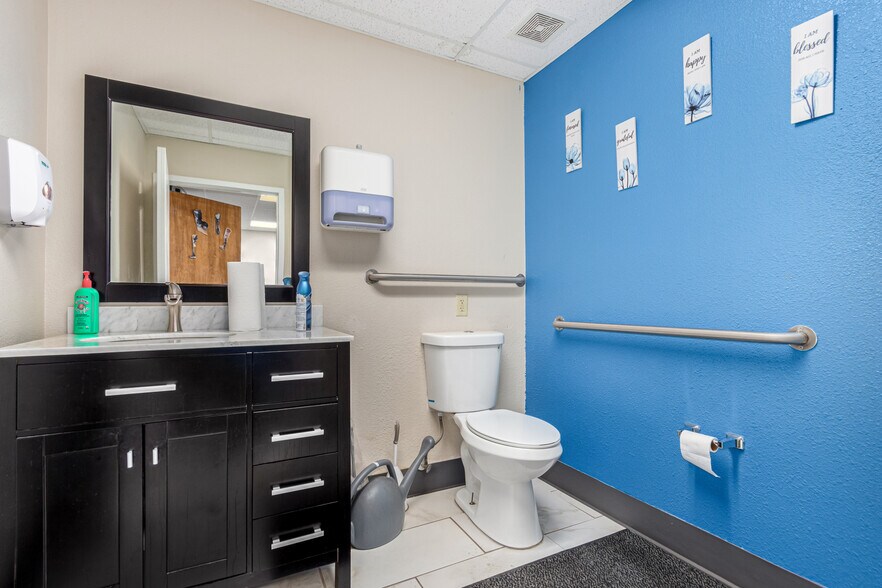 More Photos Of 370-386 Norfolk St, Aurora Warehouse For Sale