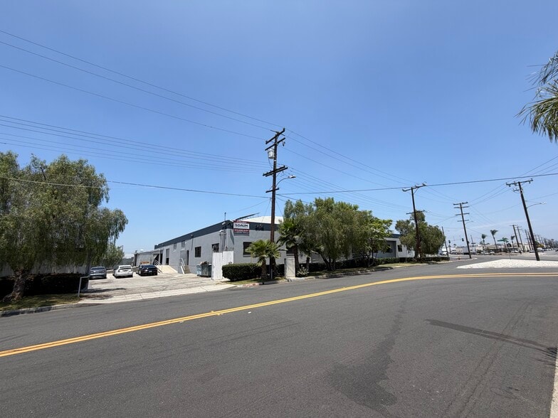 Primary Photo Of 2515 Yates Ave, Commerce Manufacturing For Lease