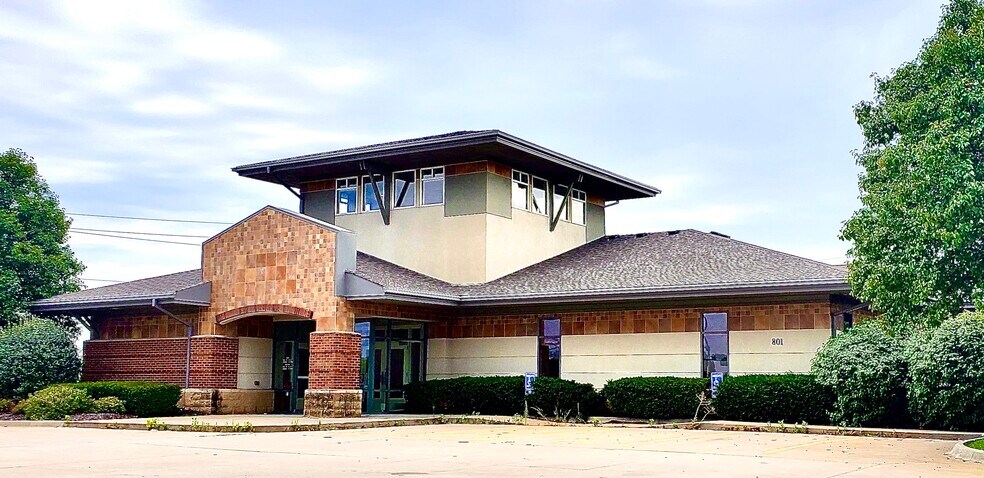 More Photos Of 801 NW 25th St, Topeka Bank For Sale