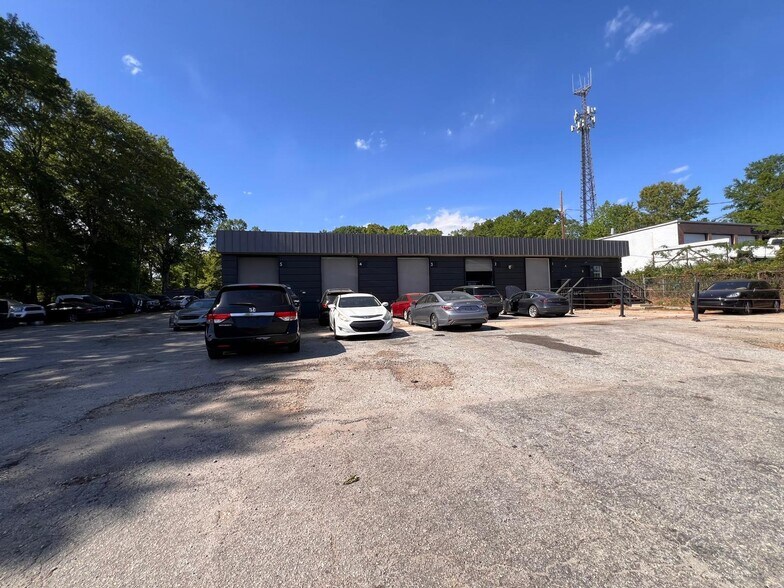 More Photos Of 860 W Main St, Spartanburg Light Distribution For Sale