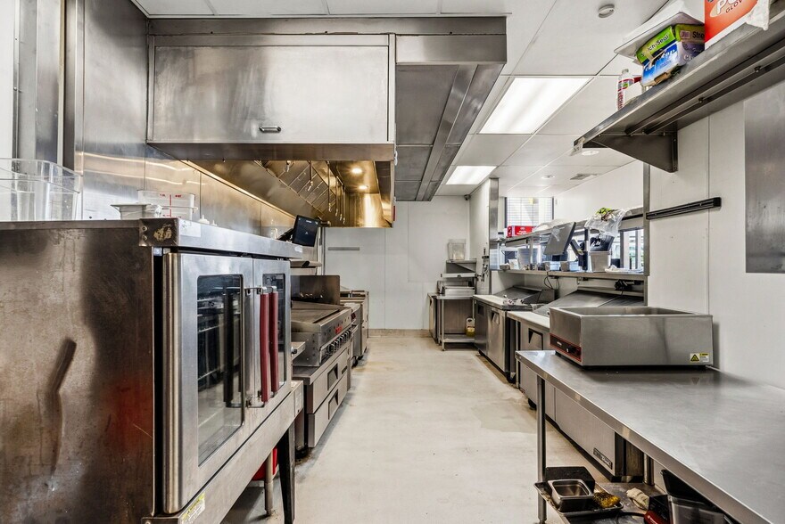 More Photos Of 465 N Fairfax Ave, Los Angeles Fast Food For Lease