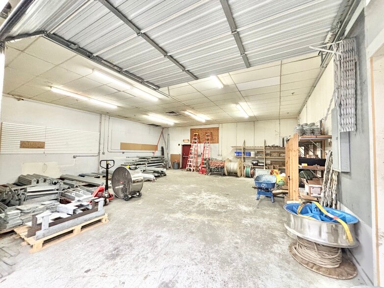 More Photos Of 20 Crescent St, Stamford Warehouse For Sale