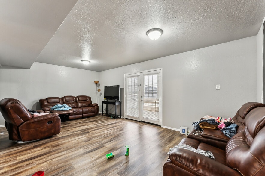 More Photos Of 2401-2411 Doreen St, Grand Prairie Apartments For Sale