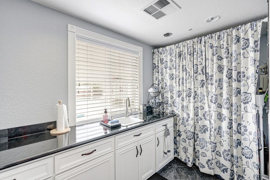More Photos Of 8330 Brentwood Blvd, Brentwood Medical For Lease