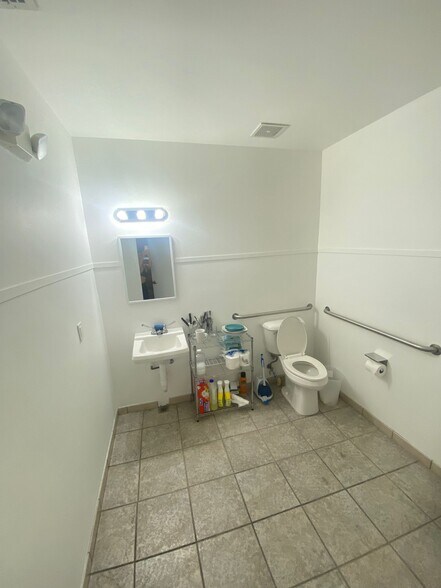 More Photos Of 12343-12345 W Dixie Hwy, North Miami Storefront For Lease