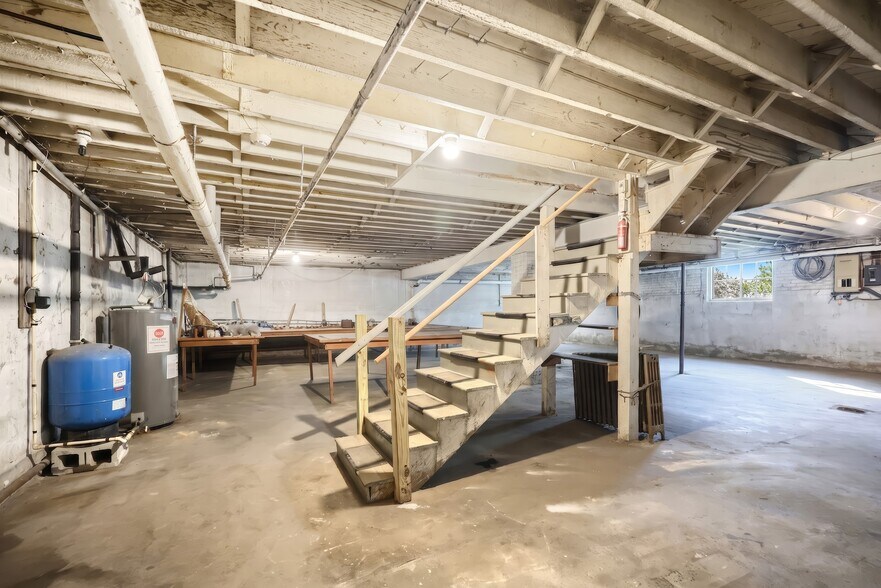 More Photos Of 41 W Main St, Fawn Grove Flex For Sale
