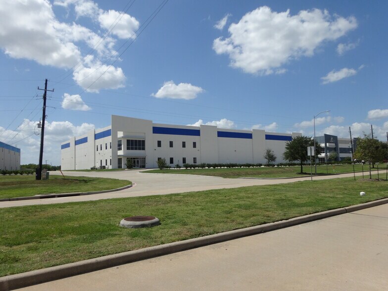 Primary Photo Of 500 Commerce Pky, Katy Warehouse For Lease
