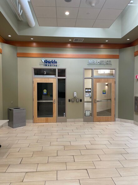More Photos Of 105 Topsham Fair Mall Rd, Topsham Office For Lease