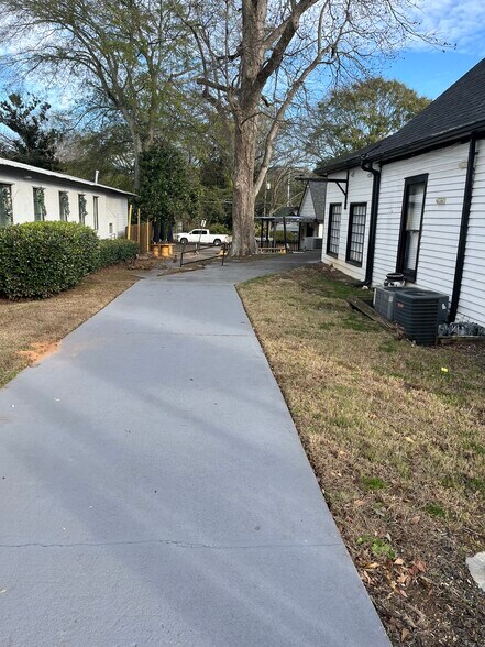 More Photos Of 913 Main St, Stone Mountain Office For Lease