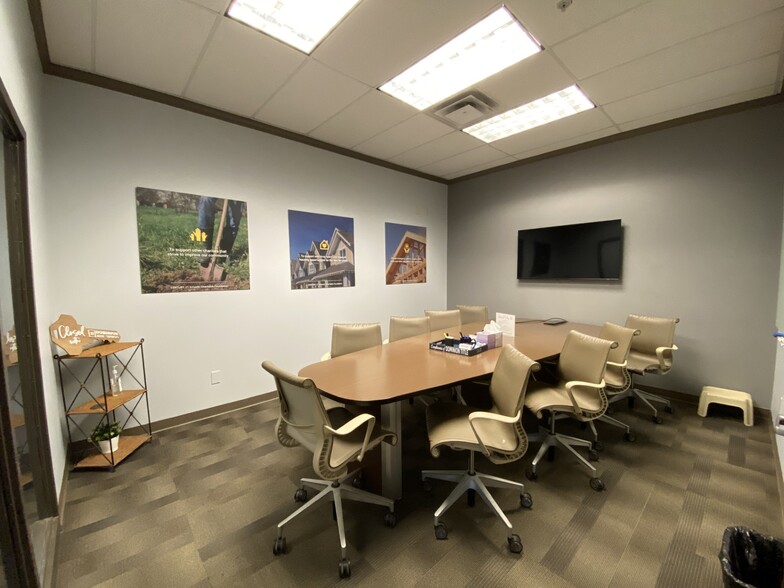More Photos Of 4929 E 96th St, Indianapolis Office For Sale