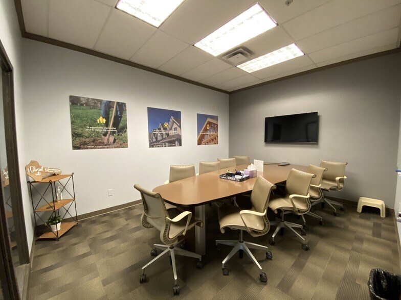 More Photos Of 4929 E 96th St, Indianapolis Office For Lease