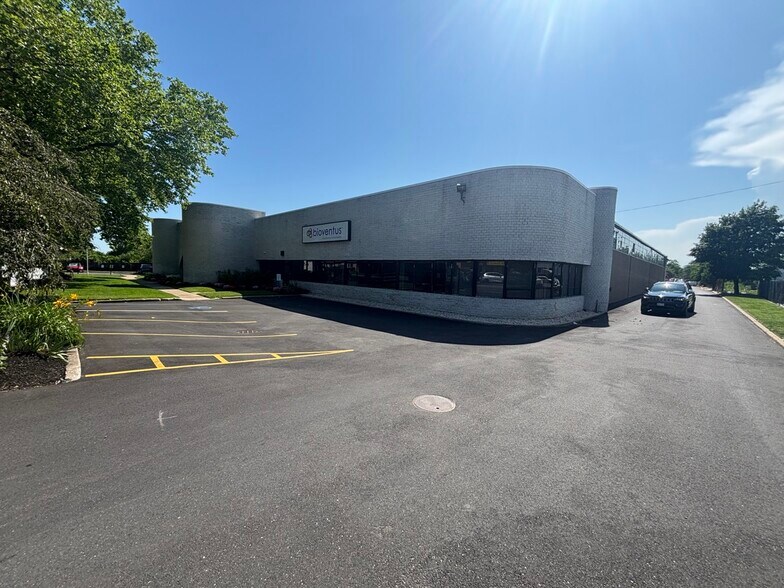 More Photos Of 1930-1940 New Hwy, Farmingdale Warehouse For Sale