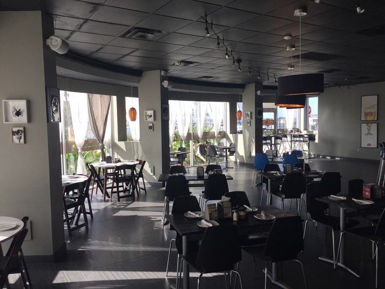 More Photos Of 350 E Seminole Blvd, Sanford Freestanding For Sale