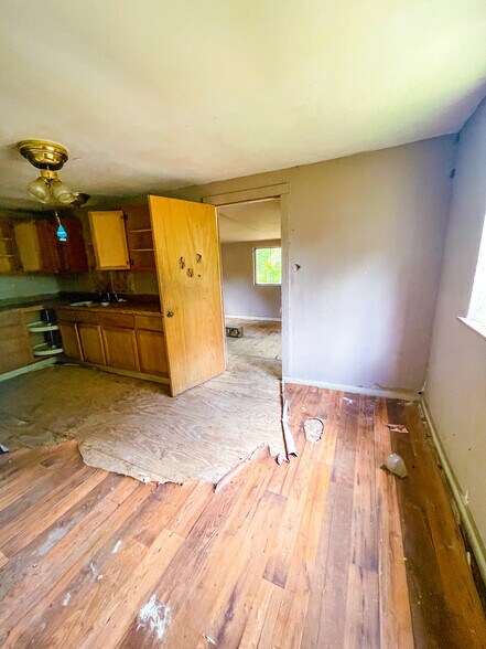 More Photos Of 2305 N Main St, Vidor Flex For Sale