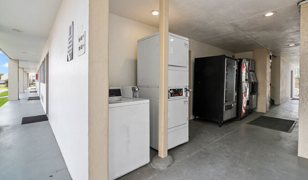 More Photos Of 15725 Bammel Village Dr, Houston Hotel For Sale