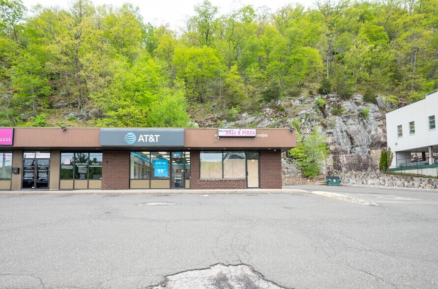 More Photos Of 132 Federal Rd, Danbury Storefront For Lease