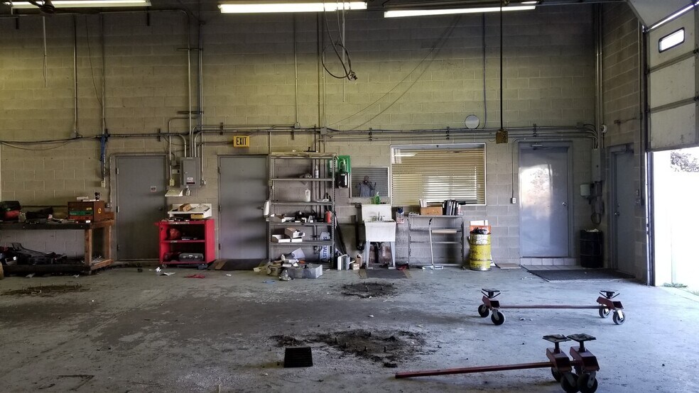 More Photos Of 12541 Minuteman Dr, Draper Auto Repair For Sale