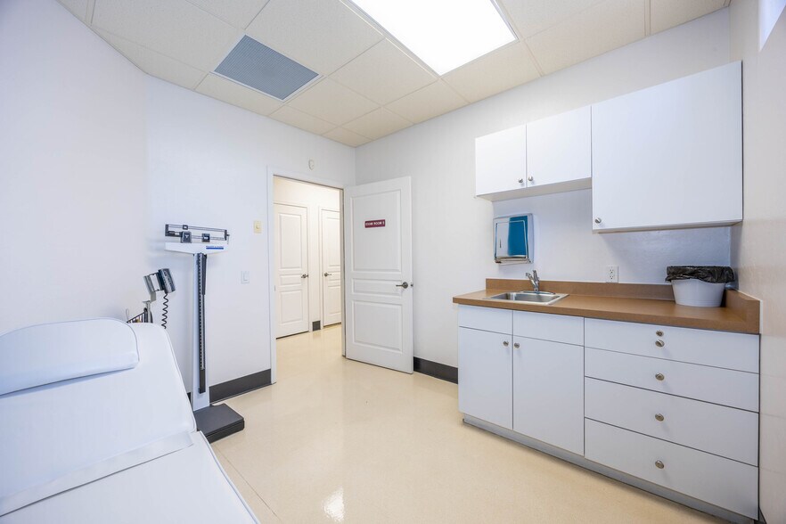 More Photos Of 3533 Canyon de Flores, Sierra Vista Medical For Lease