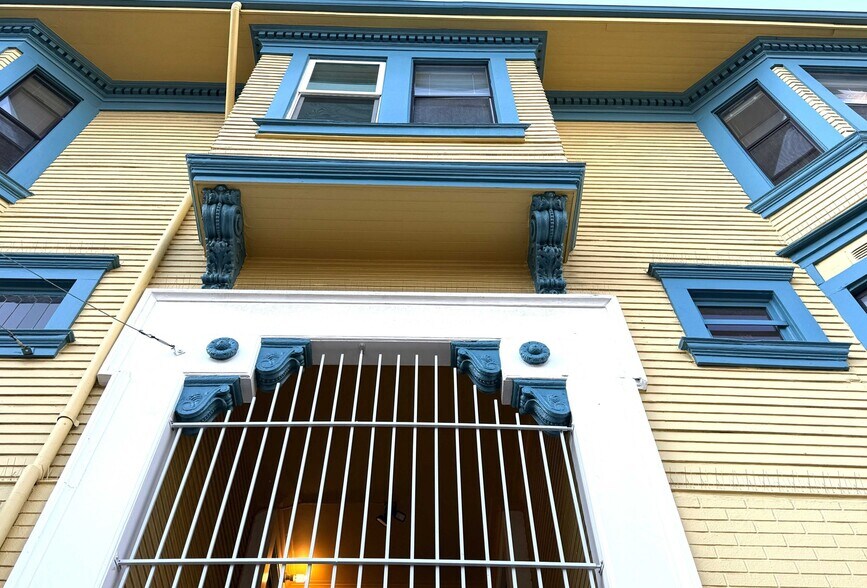 More Photos Of 736 14th St, San Francisco Apartments For Sale