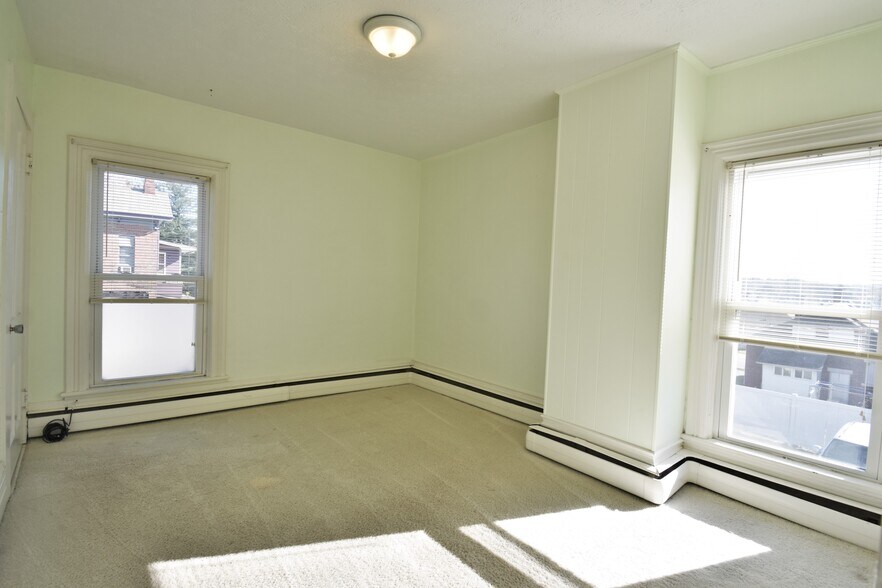 More Photos Of 281 Main St, Greenville Office For Sale