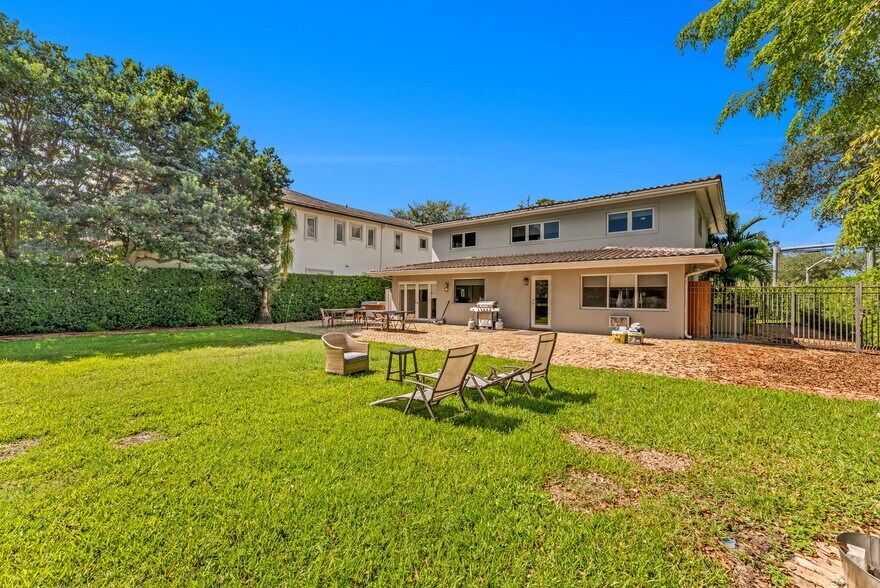 More Photos Of 4801 University Dr, Coral Gables Apartments For Sale