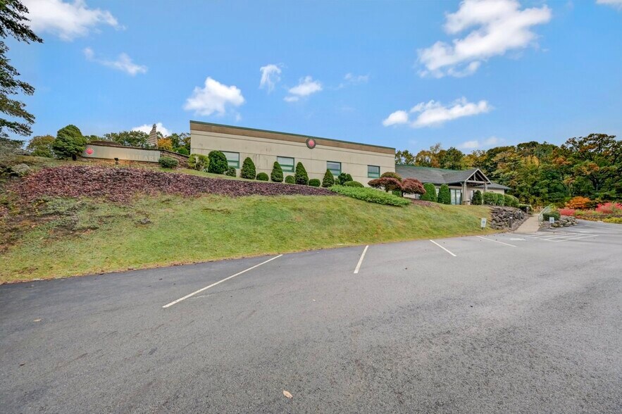 More Photos Of 1110 Clay Ave, Dunmore Medical For Lease