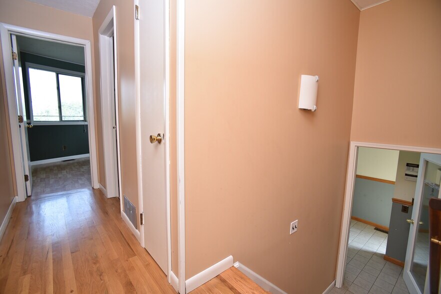 More Photos Of 40 Wildbriar Rd, Rochester Office For Lease