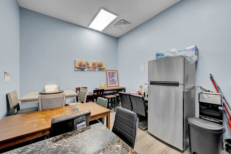 More Photos Of 1433 N Boulder Hwy, Henderson Freestanding For Sale