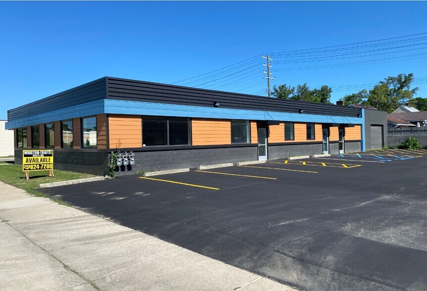 More Photos Of 3890 11 Mile Rd, Berkley Light Manufacturing For Lease