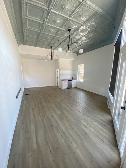 More Photos Of 305 W Pike St, Covington Storefront Retail Residential For Lease