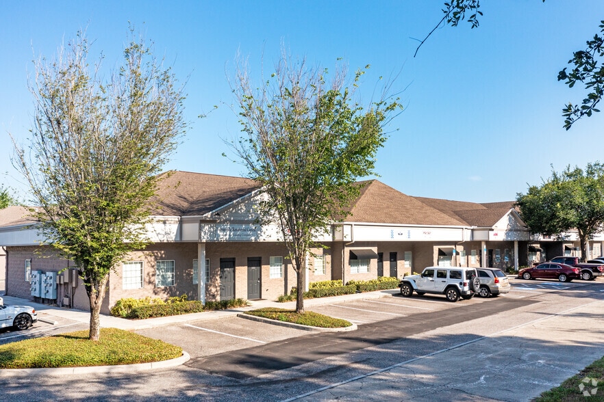More Photos Of 1079-1097 E Brandon Blvd, Brandon Office For Lease