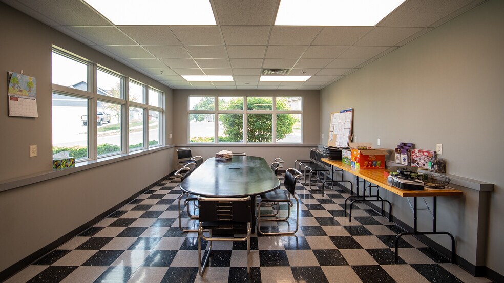 More Photos Of 3420 Lakeridge Pl NW, Rochester Office For Lease