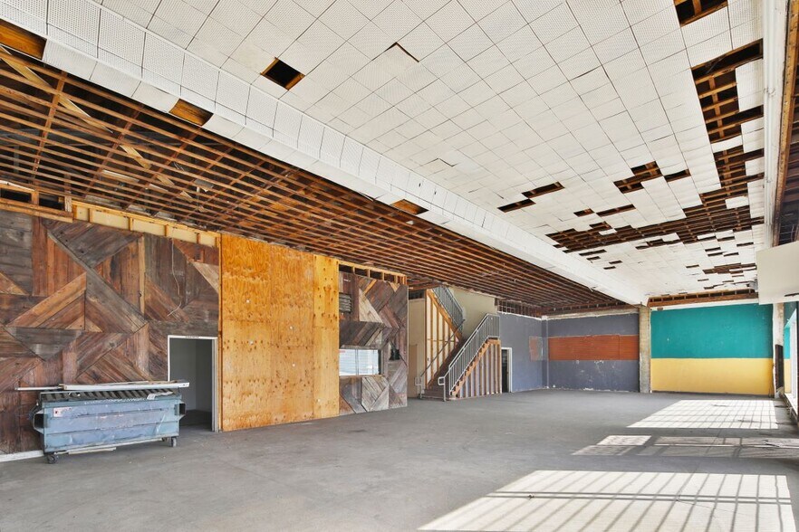 More Photos Of 7312-7318 S Western Ave, Los Angeles Auto Repair For Sale