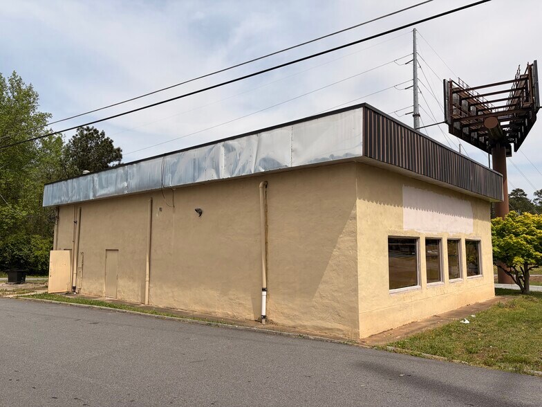 More Photos Of 7820 Holcomb Bridge Rd, Peachtree Corners General Retail For Sale