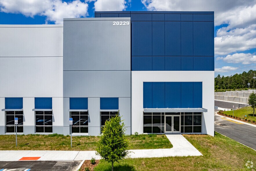 More Photos Of 20229 O’Brien Rd, Groveland Unknown For Lease