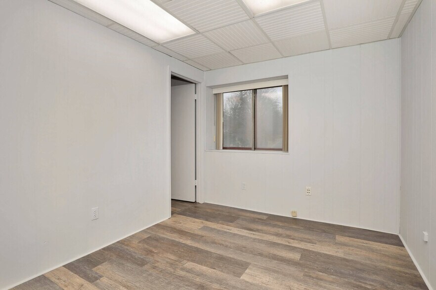 More Photos Of 103 Fort Salonga Rd, Northport Office For Sale