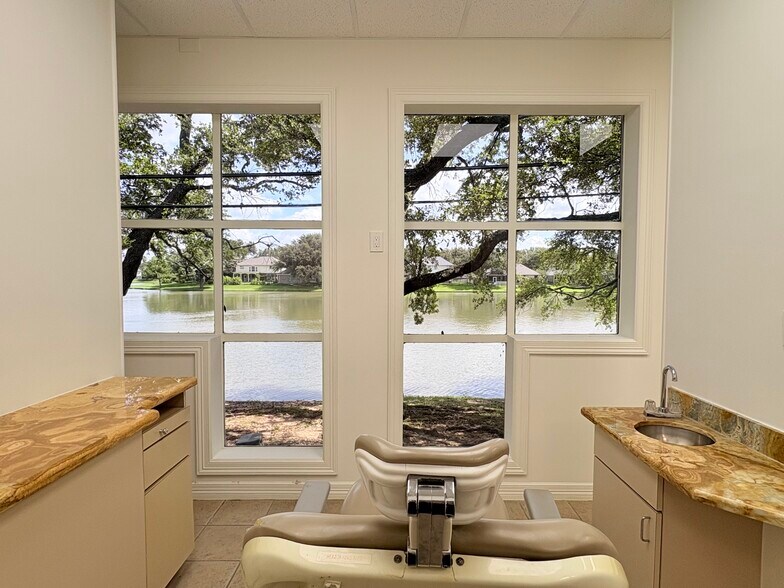 More Photos Of 3425 Hwy 6, Sugar Land Medical For Lease