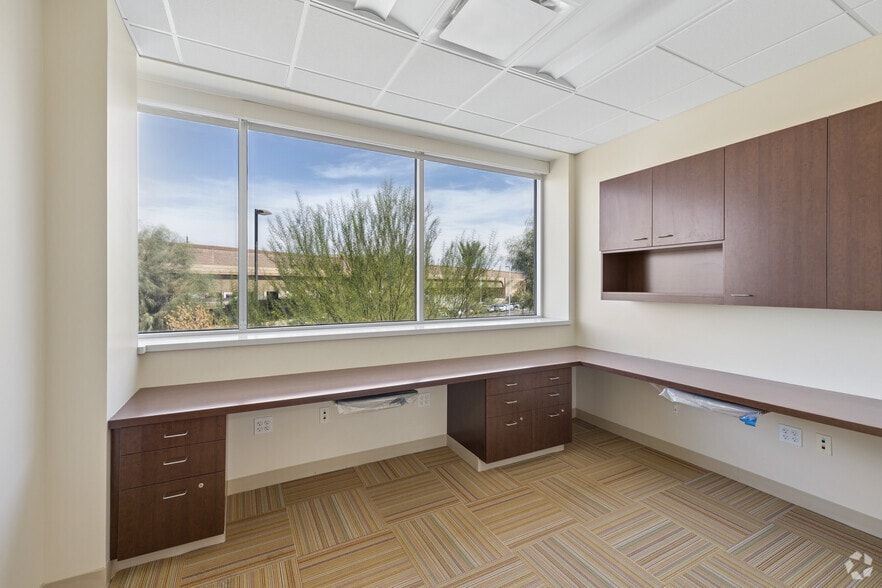 More Photos Of 5000 Commerce Dr, Bakersfield Medical For Sale