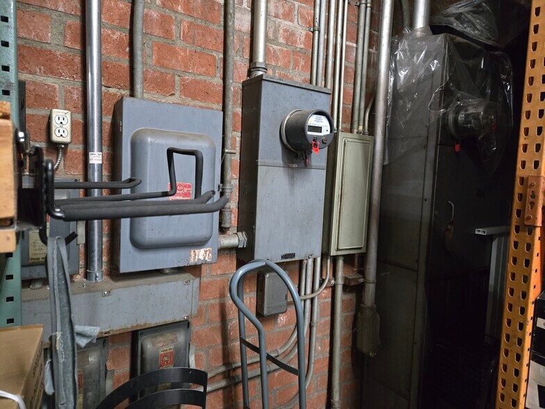 More Photos Of 1122 S Alvarado St, Los Angeles Warehouse For Lease