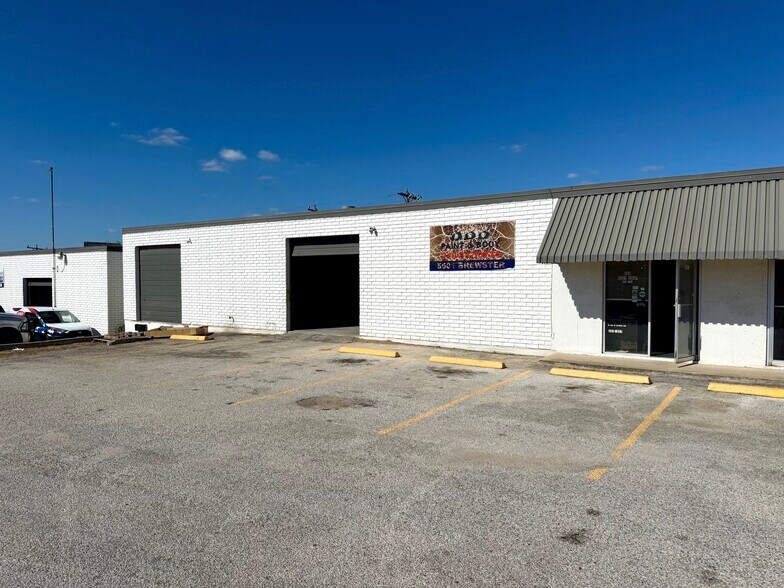 More Photos Of 5501-5505 Brewster St, San Antonio Warehouse For Lease