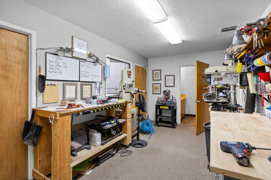 More Photos Of 744 S Grape St, Medford Industrial For Sale