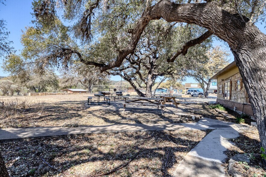 More Photos Of 49 Encino Dr, Concan Convenience Store For Sale